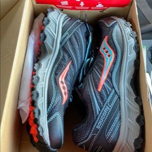 Brand new in box running saucony grid escape tr2